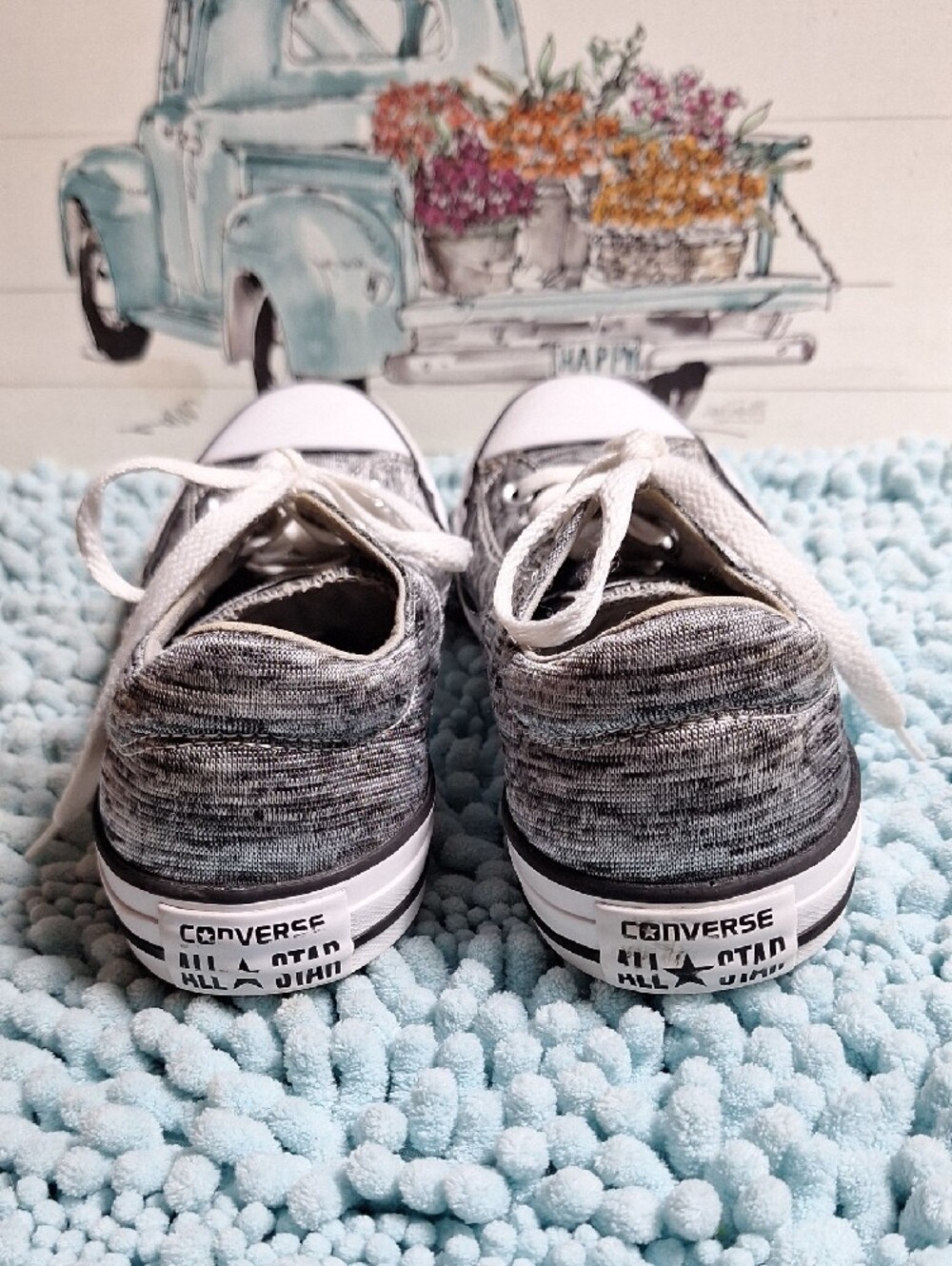Women's Gray Converse Low-Top Canvas Athletic Sneakers with White Laces - Picture 2 of 5